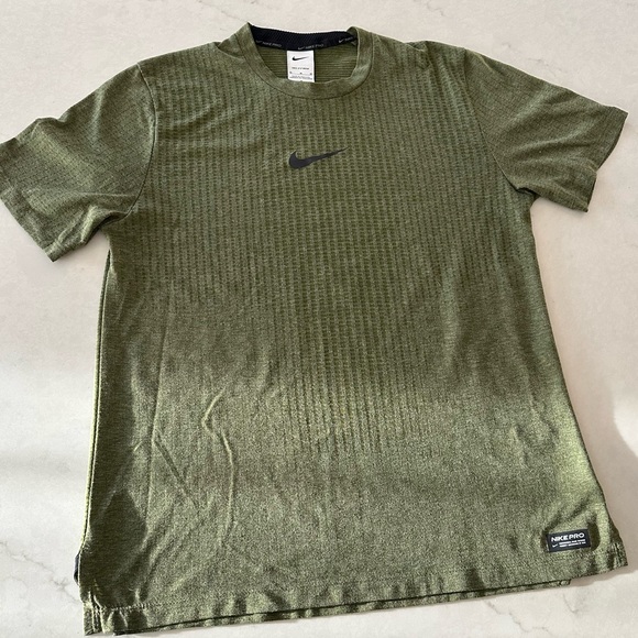 Nike Men's Medium Olive Short Sleeve Tee - Picture 1 of 4